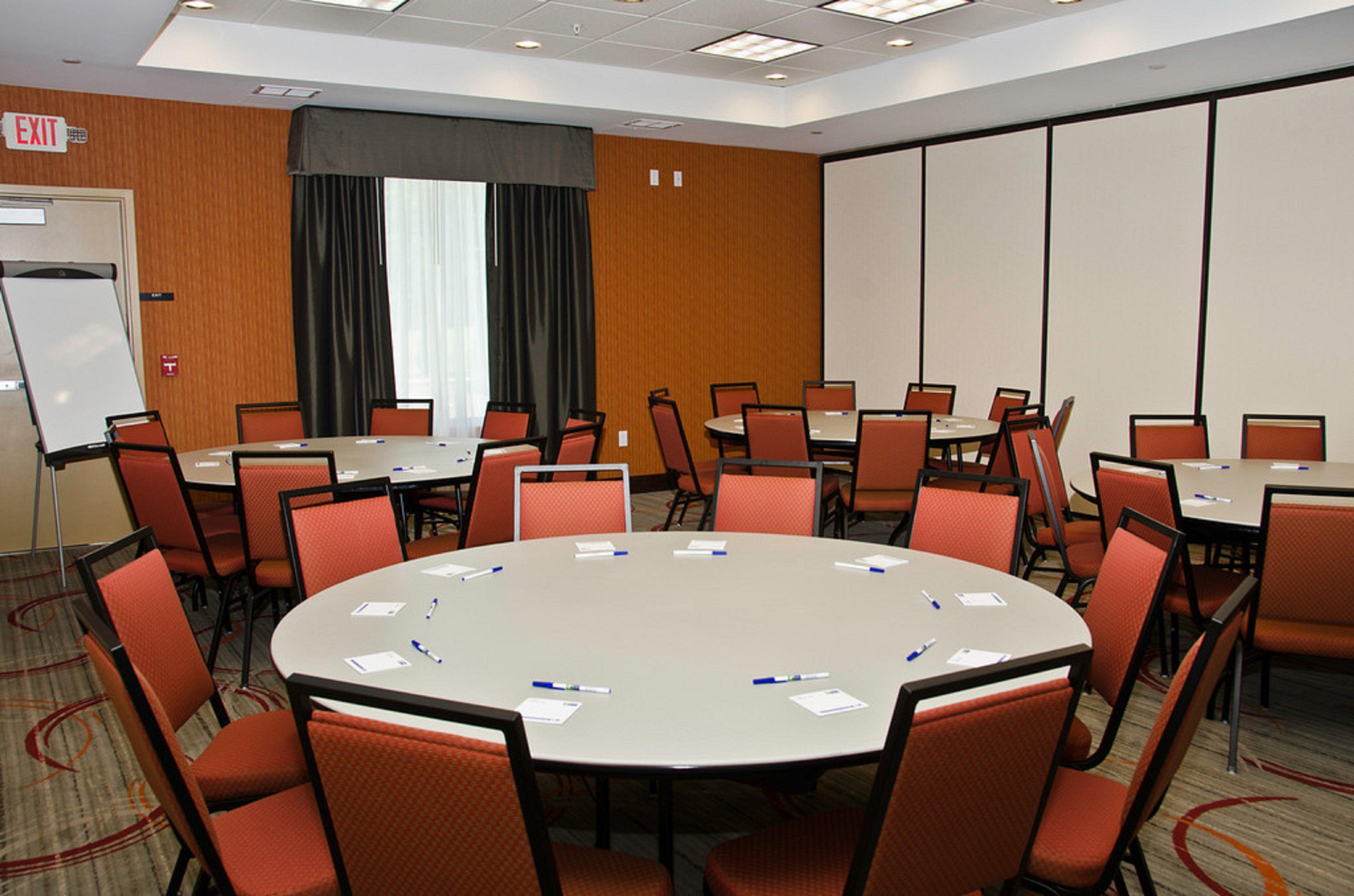 Holiday Inn Express & Suites Columbus - Easton Area By Ihg Gahanna Negócio foto